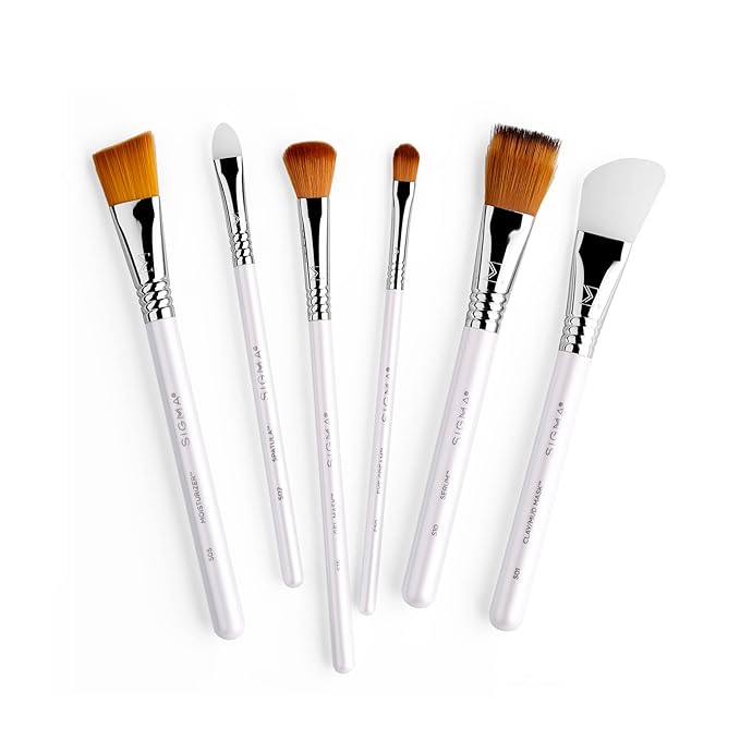 Sigma Beauty S20 Eye Cream Skincare Brush – Skincare Tool for Applying Skincare Products to Face and Skin, Gentle Eye Cream Brush Applicator for Eye Creams and Eye Makeup Primer (1 Pc)