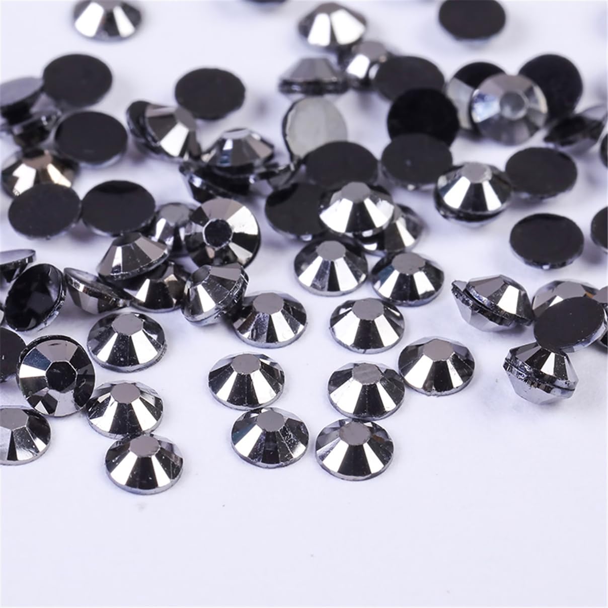 1500 Pieces SS16 4mm Flatback Rhinestones Clear Glass Round Gems Crystals for Nail Art DIY Crafts Clothes Shoes Bags （Mineral Gray）