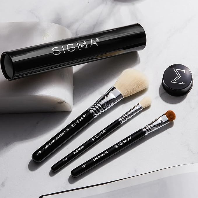 Sigma Beauty Professional E25 Eyeshadow Blending Brush – Professional Eyeshadow Brush for Seamless Eyeshadow Blending, Softens Dramatic Edges & Harsh Lines for a Well Blended Effect (1 Brush)